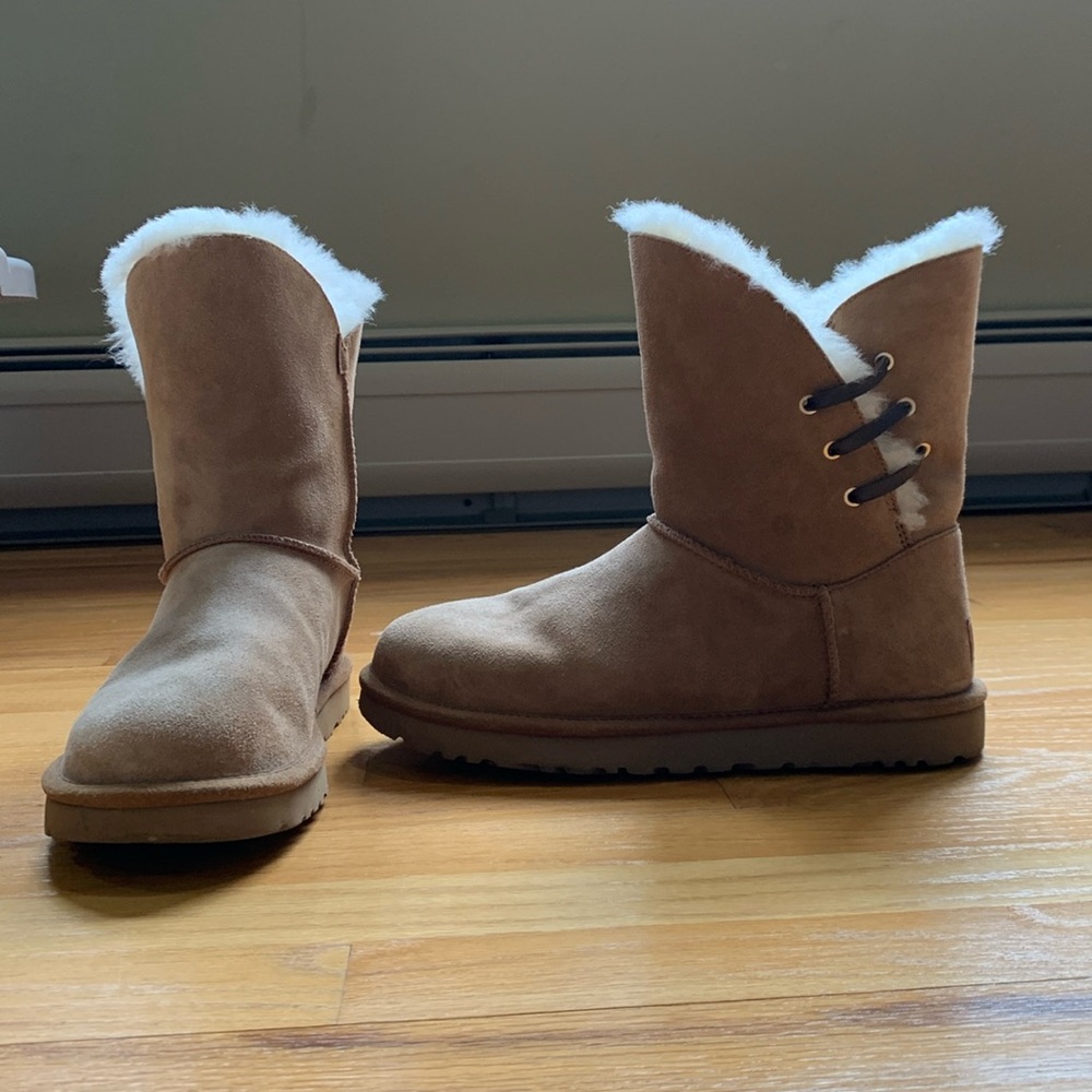 UGG Constantine Genuine Shearling lines boot. Che/10